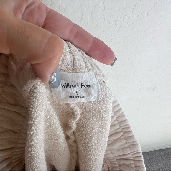 Wilfred Free cream colored elastic waistband cotton shorts with pockets - Picture 5 of 5